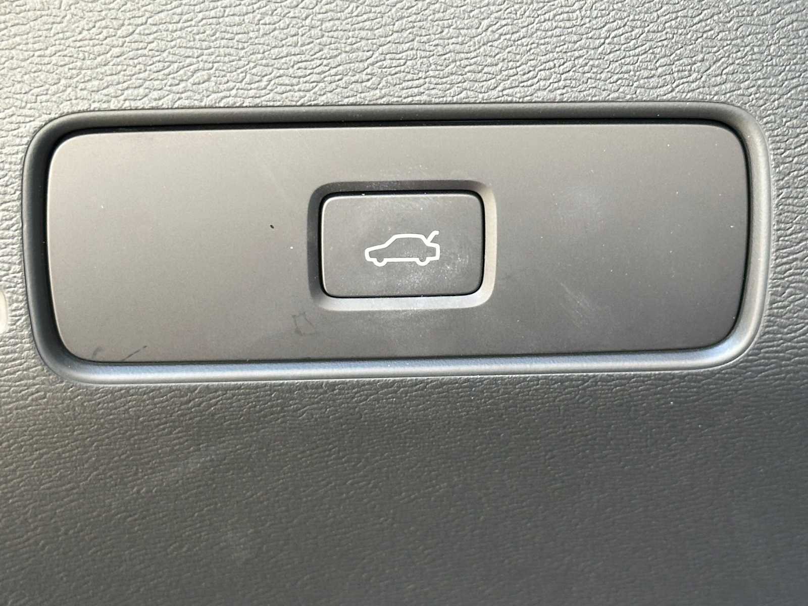 Used 2023 Volvo XC40 Recharge Ultimate AWD/4WD image 31