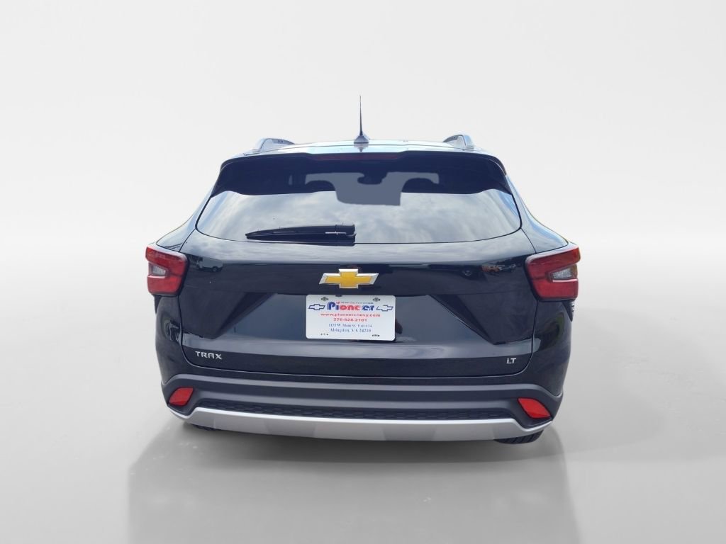 Used 2024 Chevrolet Trax LT w/ Sunroof Package image 4