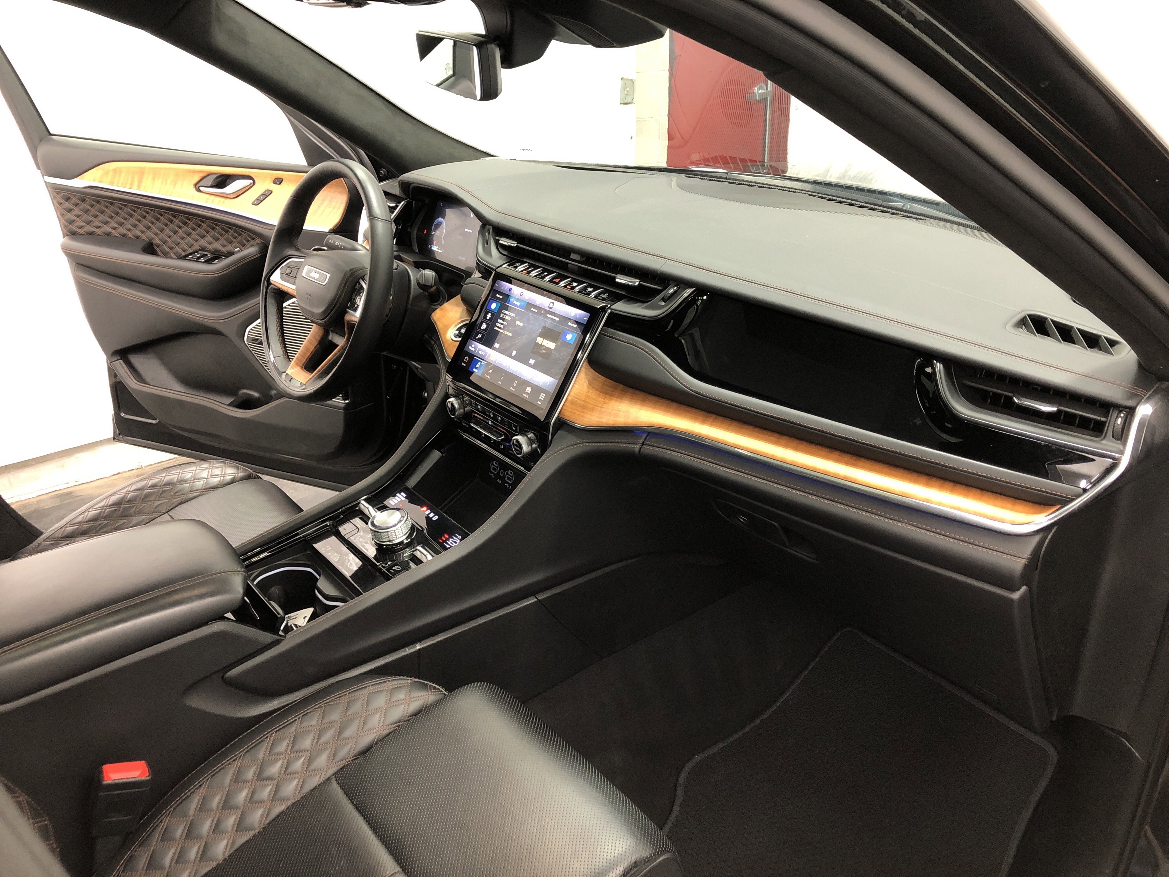 Certified 2024 Jeep Grand Cherokee L Summit image 17