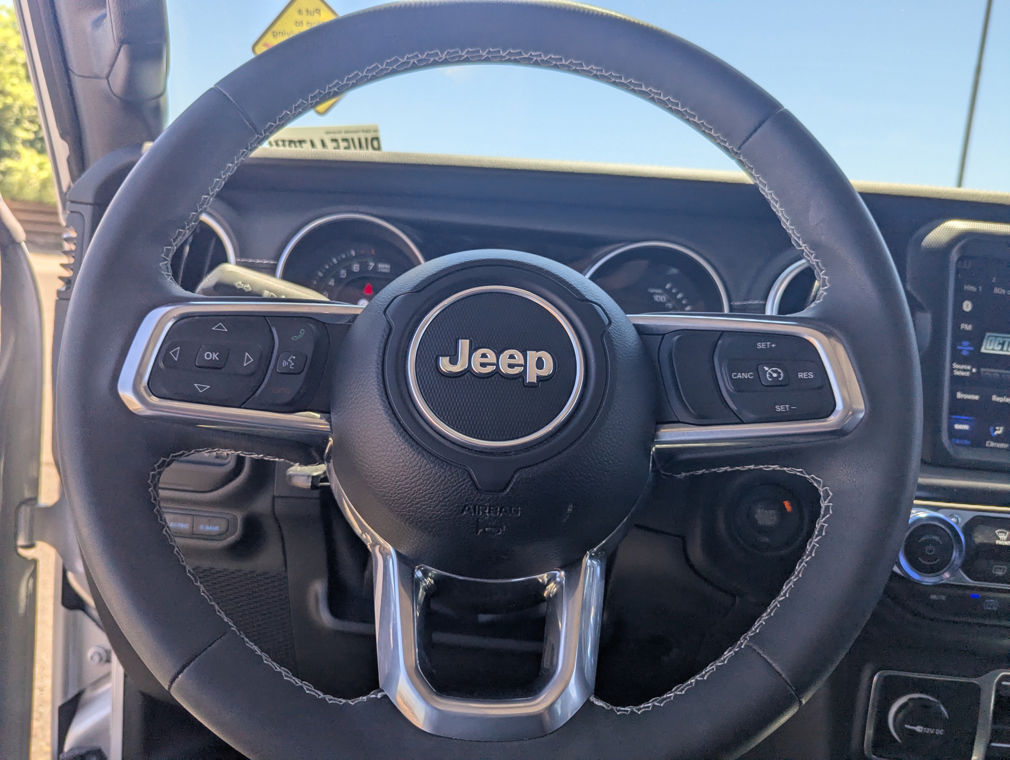 Used 2023 Jeep Wrangler Unlimited Sahara AWD/4WD image 28