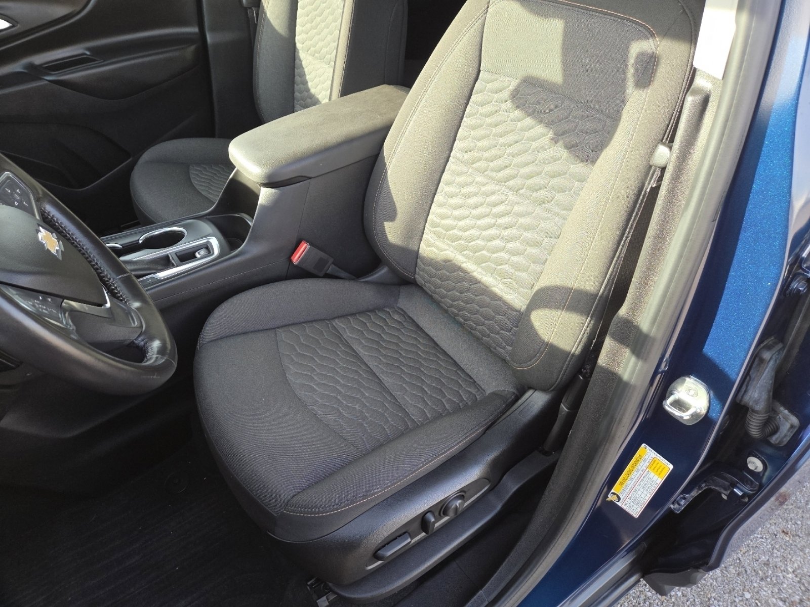 Used 2020 Chevrolet Equinox LT w/ Driver Convenience Package image 23