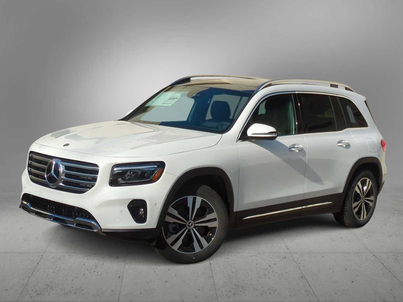 Used 2025 Mercedes-Benz GLB 250 4MATIC image 1