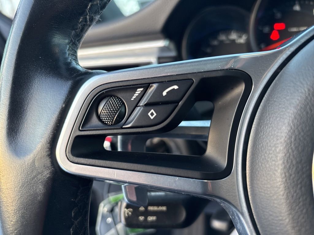 Used 2018 Porsche Macan Base image 26