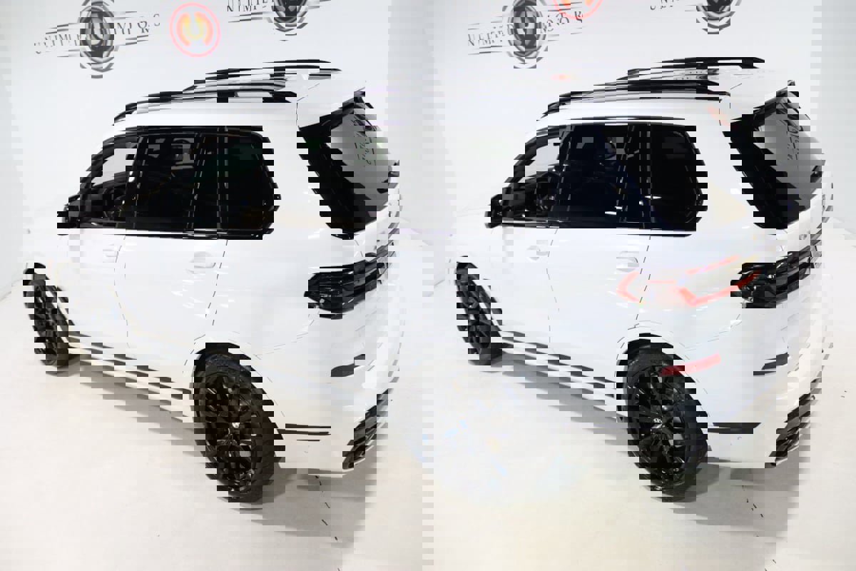 Used 2024 BMW X7 M60i image 10