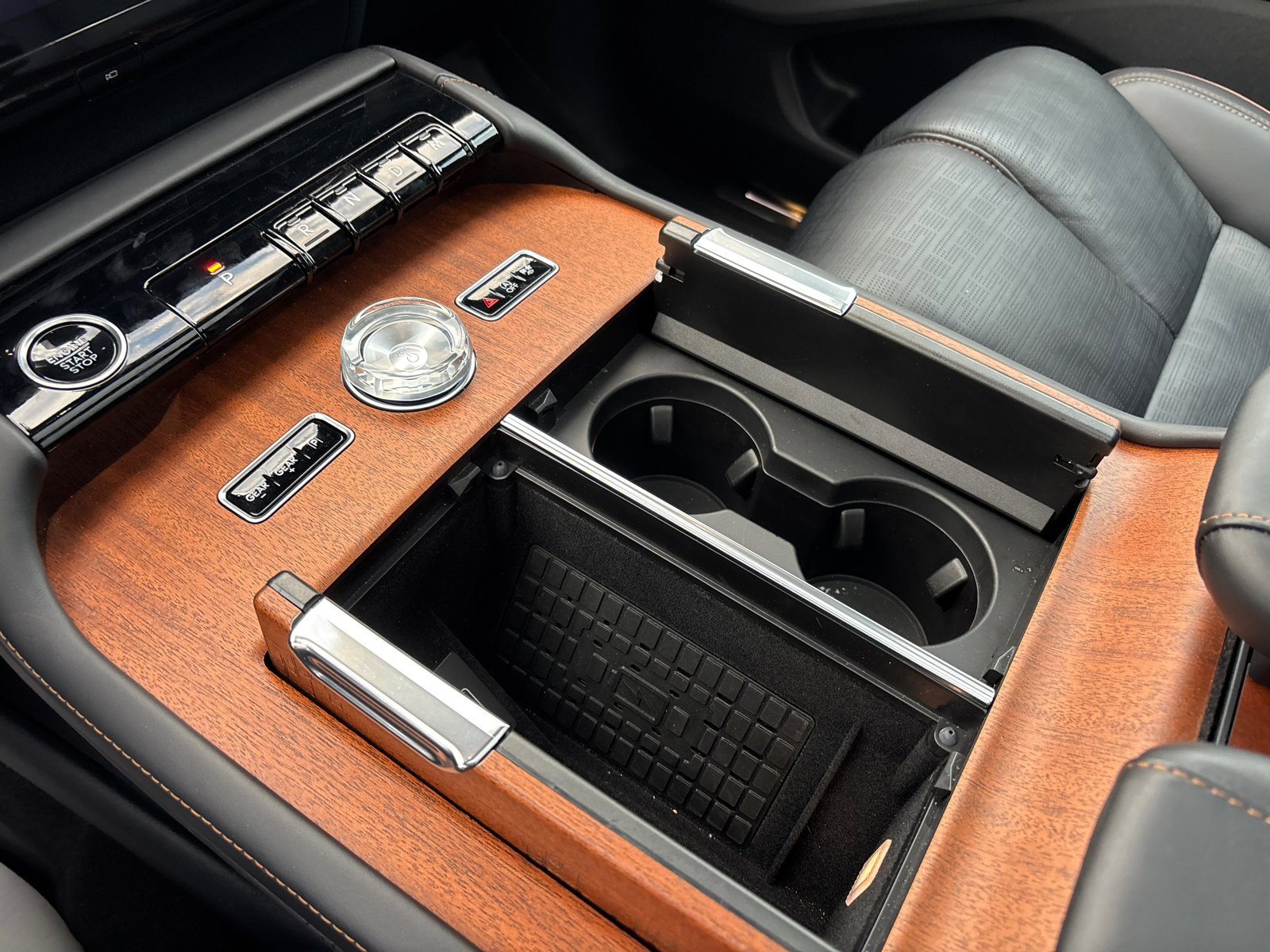 New 2025 Lincoln Navigator L Black Label AWD/4WD image 23