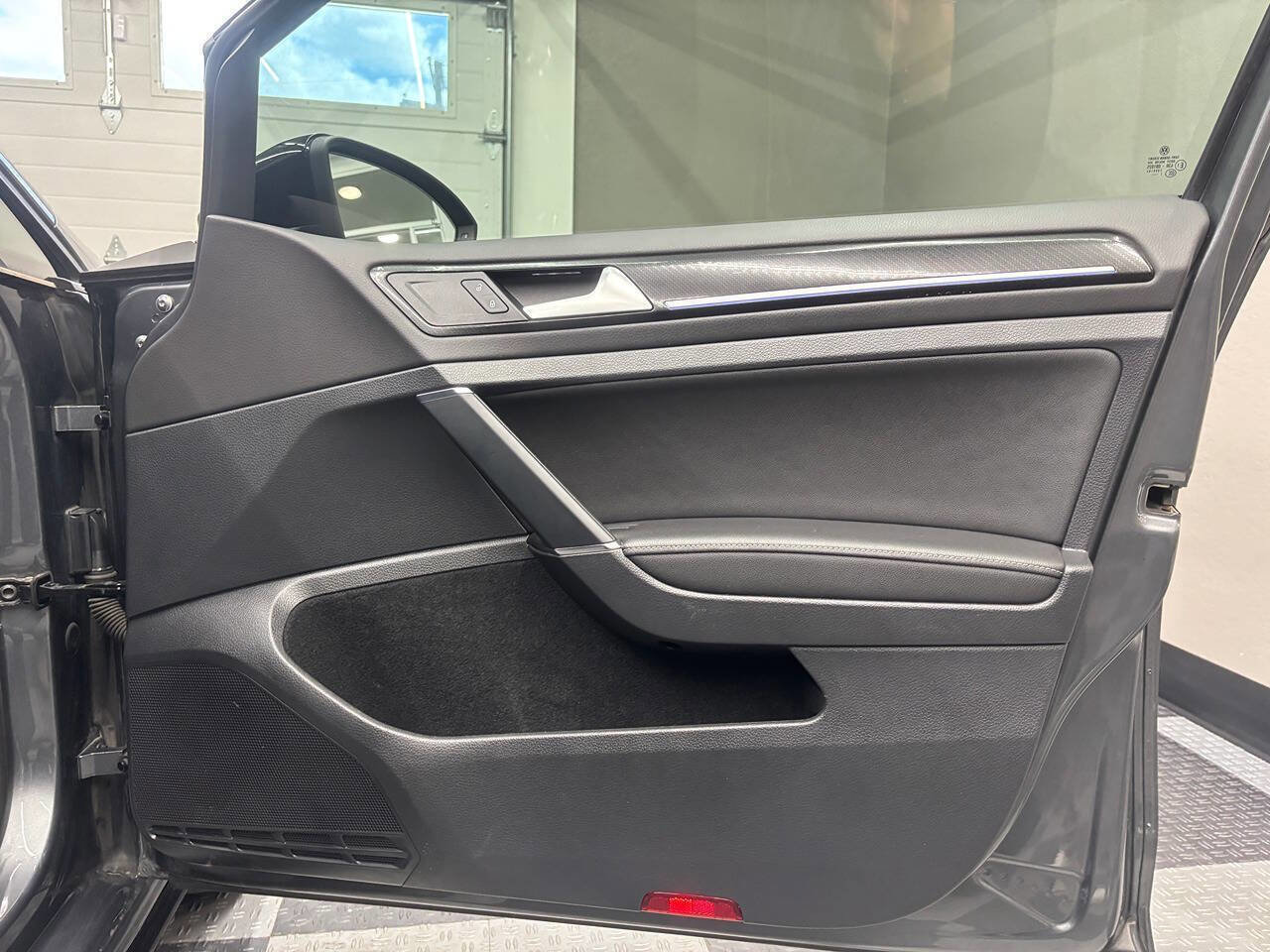 Used 2018 Volkswagen Golf 4-Door AWD/4WD image 31