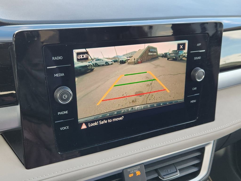 New 2025 Volkswagen Taos SE image 9