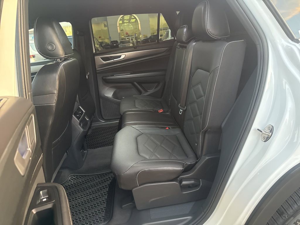 Used 2024 Volkswagen Atlas Cross Sport SE w/ Black Wheel Package image 23