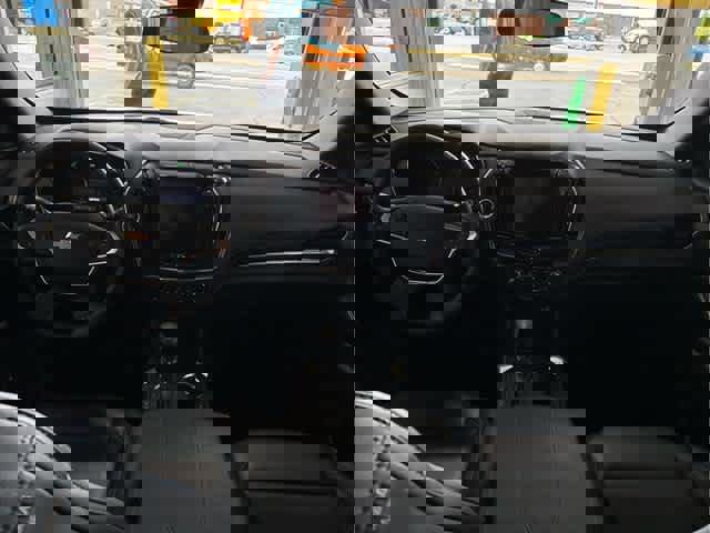 Used 2023 Chevrolet Traverse LT image 8