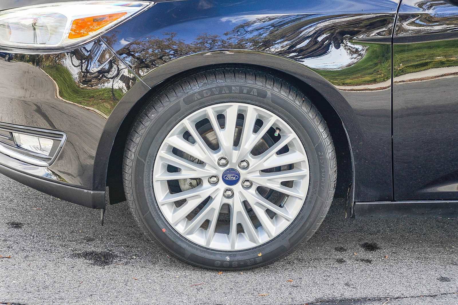 Used 2017 Ford Focus Titanium w/ Titanium Technology Package image 10