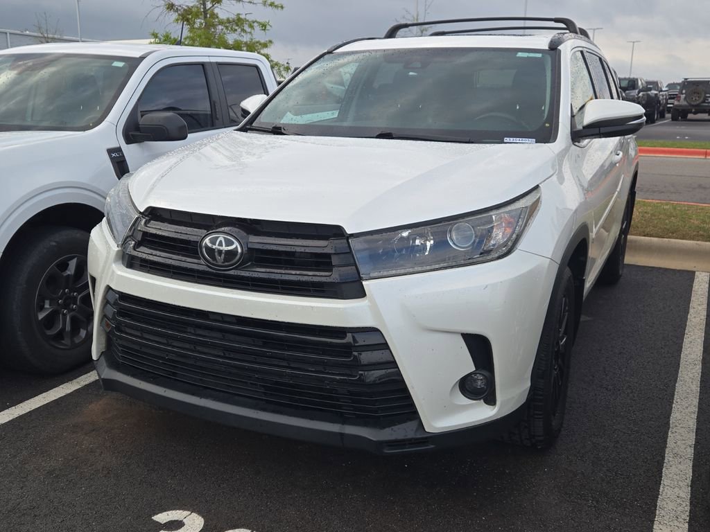 Used 2019 Toyota Highlander SE FWD image 1