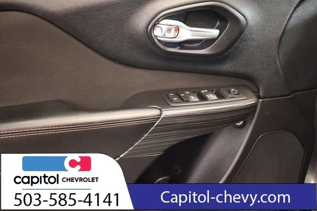 Used 2016 Jeep Cherokee Latitude w/ Cold Weather Group image 10