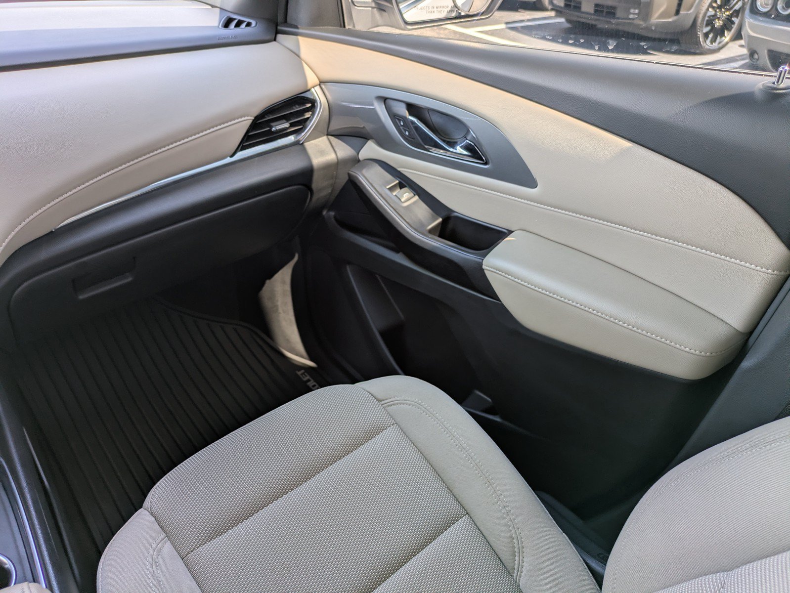 Used 2023 Chevrolet Traverse LS FWD image 14