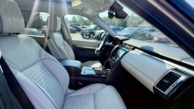 Used 2017 Land Rover Discovery First Edition AWD/4WD image 24