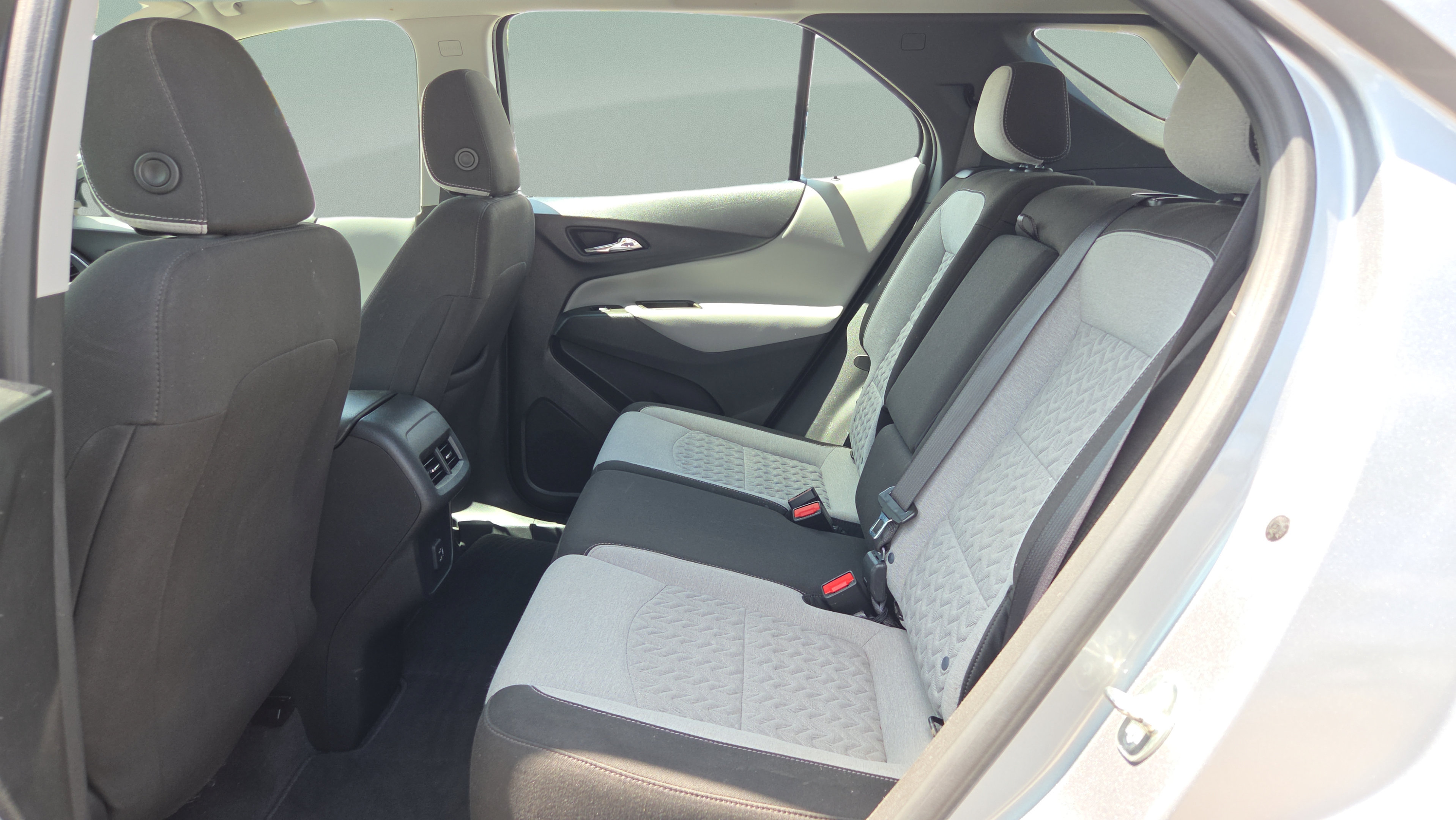 Used 2023 Chevrolet Equinox LS w/ Sport Edition FWD image 11