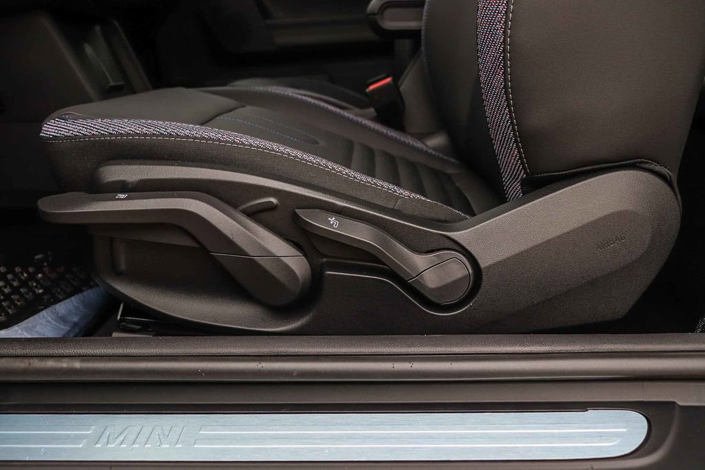 New 2026 MINI Cooper 2-Door Hardtop image 21