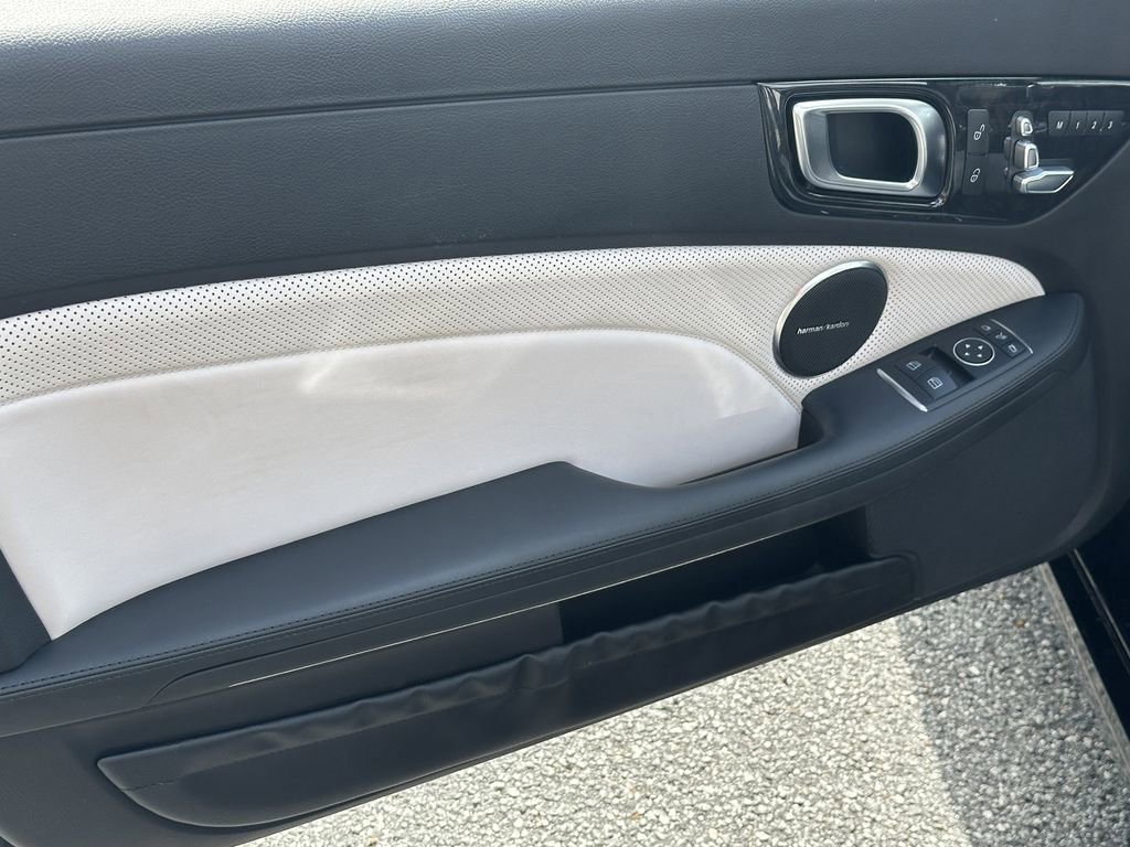 Used 2017 Mercedes-Benz SLC 43 AMG image 11