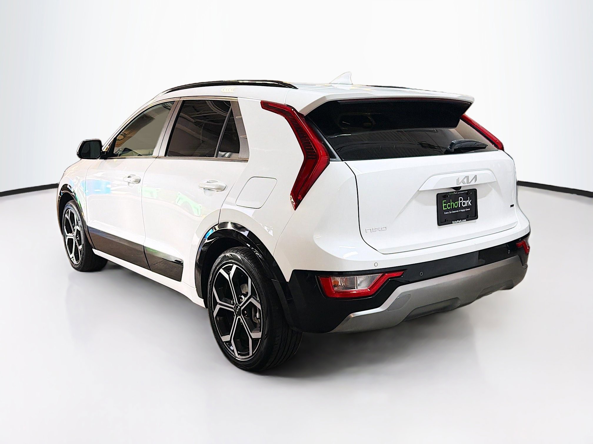 Used 2023 Kia Niro EX Touring image 5
