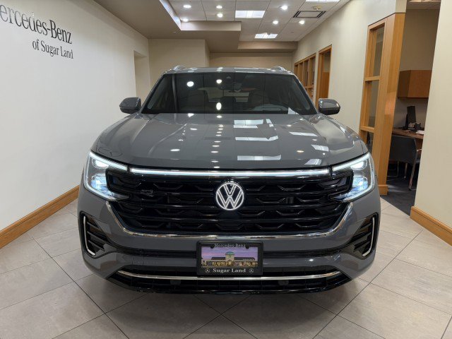 Used 2024 Volkswagen Atlas Cross Sport SEL R-Line image 2