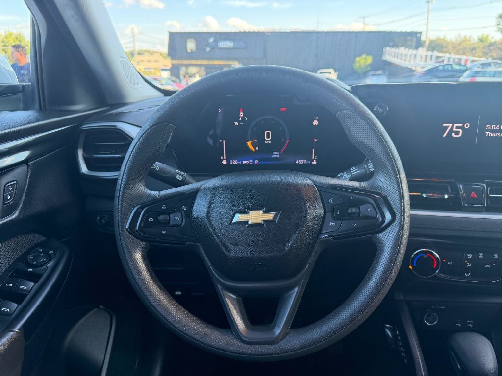 Used 2025 Chevrolet TrailBlazer LT AWD/4WD image 12