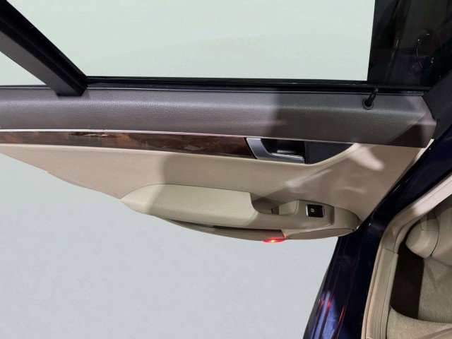 Used 2014 Mercedes-Benz C 300 Sport image 26