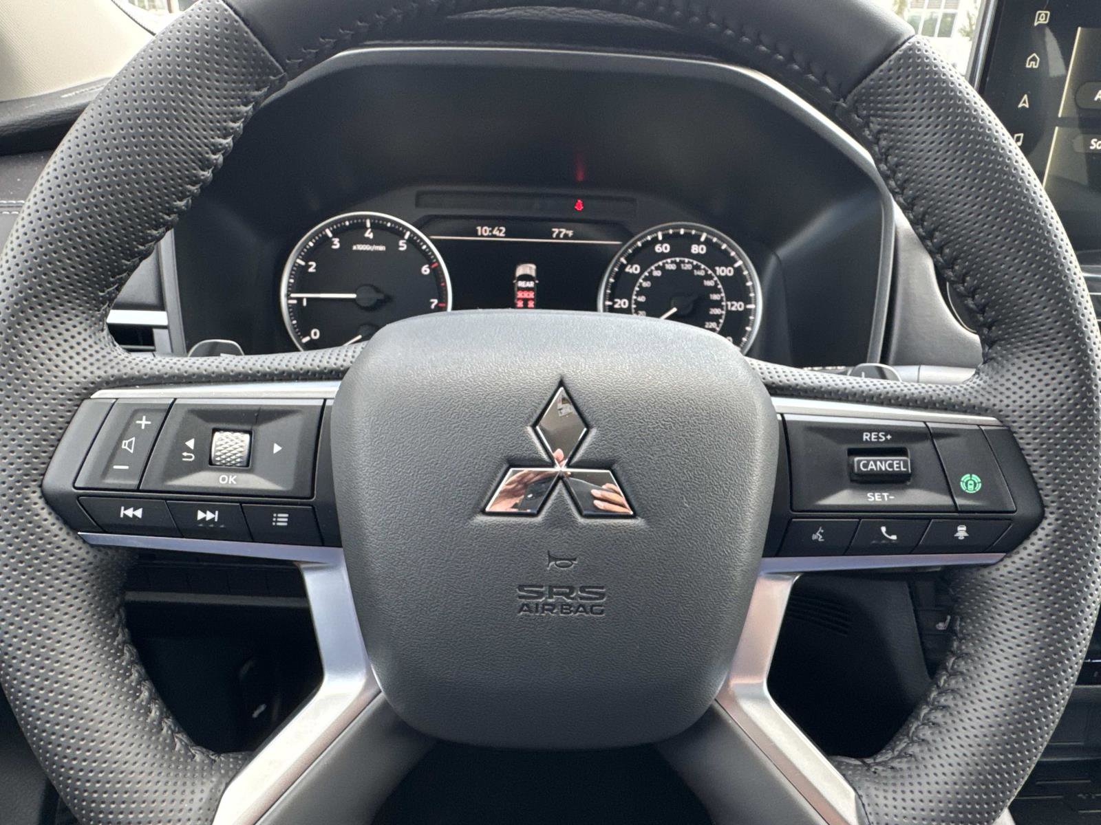 New 2025 Mitsubishi Outlander SE image 17