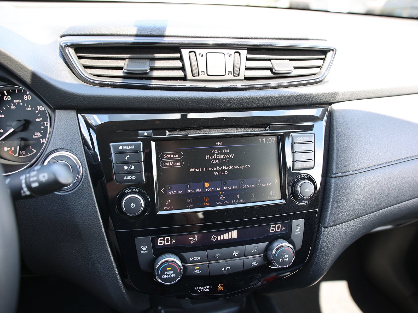 Used 2018 Nissan Rogue SV AWD/4WD image 22