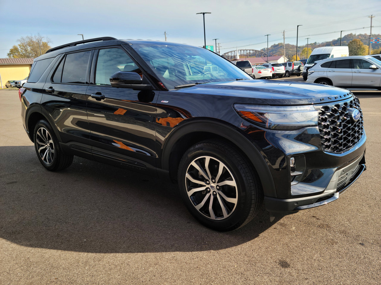 Used 2025 Ford Explorer ST-Line image 3