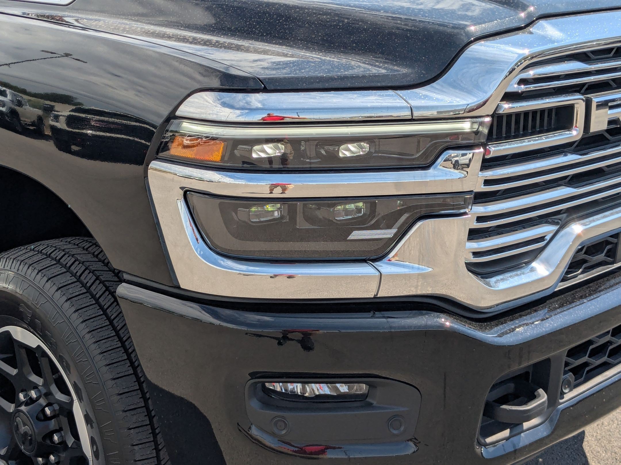 Used 2025 RAM 2500 Laramie AWD/4WD image 11