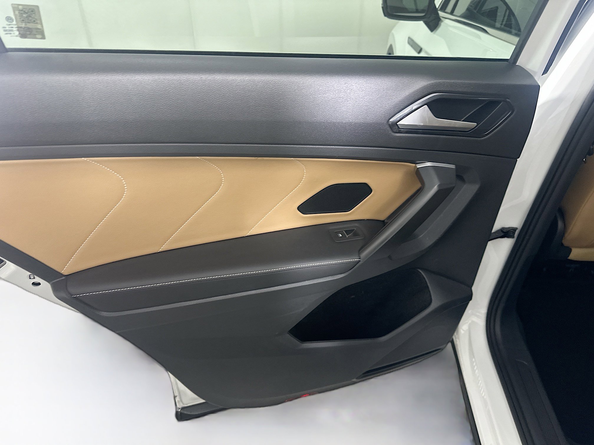 Used 2024 Volkswagen Tiguan SE image 25