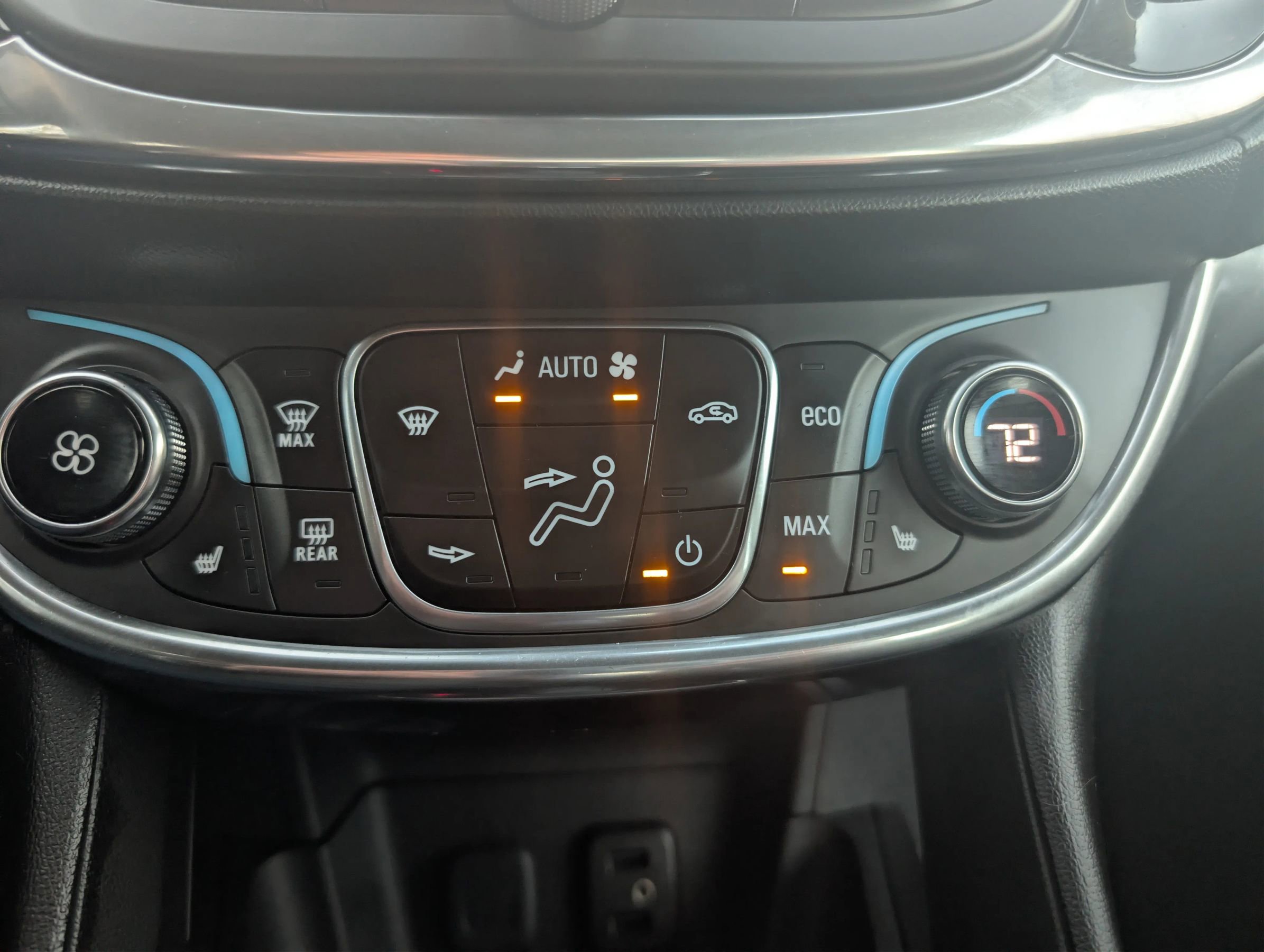 Used 2016 Chevrolet Volt Premier w/ Driver Confidence Package image 10