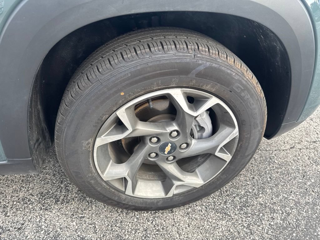 Used 2025 Chevrolet Trax LT FWD image 36