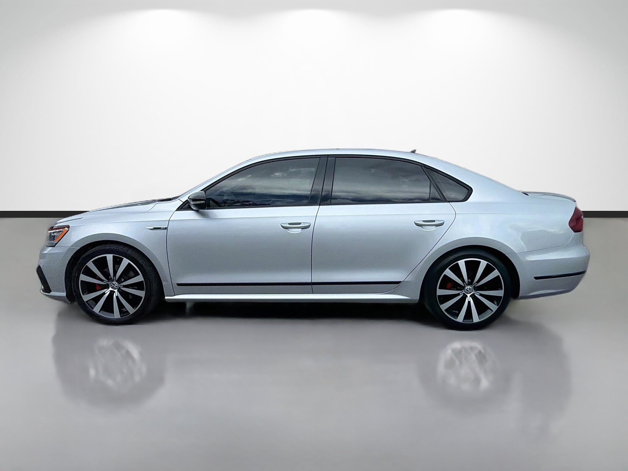 Used 2018 Volkswagen Passat GT FWD image 6