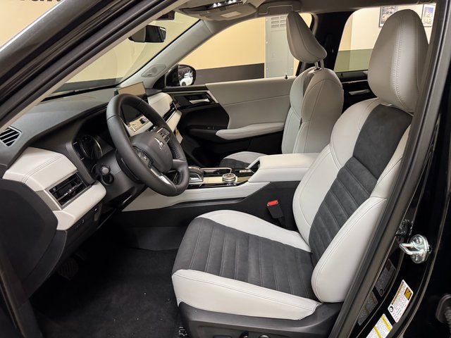New 2026 Mitsubishi Outlander SE FWD image 9