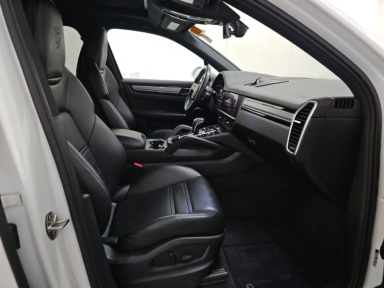 Used 2023 Porsche Cayenne Platinum Edition w/ Assistance Package AWD/4WD image 13