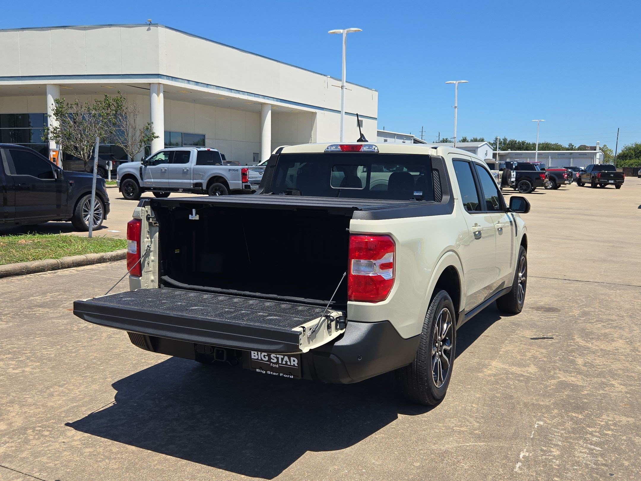 Certified 2024 Ford Maverick Lariat w/ 4K Tow Package AWD/4WD image 30