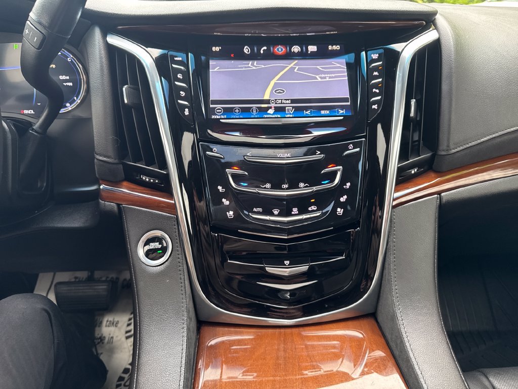 Used 2017 Cadillac Escalade Luxury AWD/4WD image 22