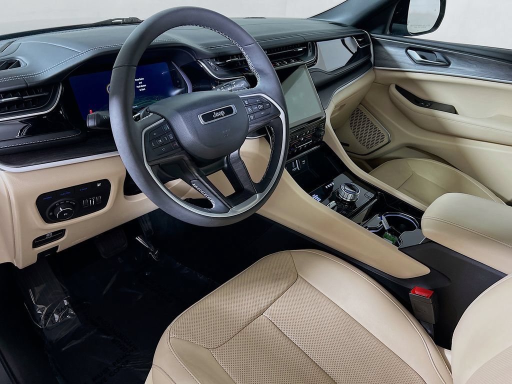 Used 2022 Jeep Grand Cherokee Limited 4xe w/ Luxury Tech Group II AWD/4WD image 9