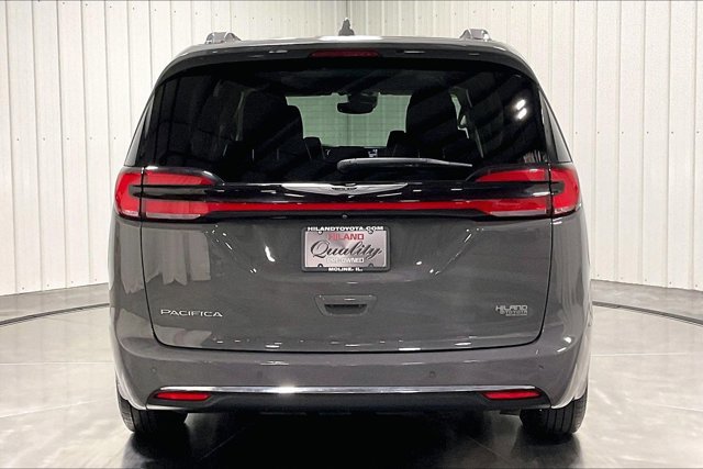 Used 2021 Chrysler Pacifica Touring-L w/ Uconnect Theater Family Group FWD image 4