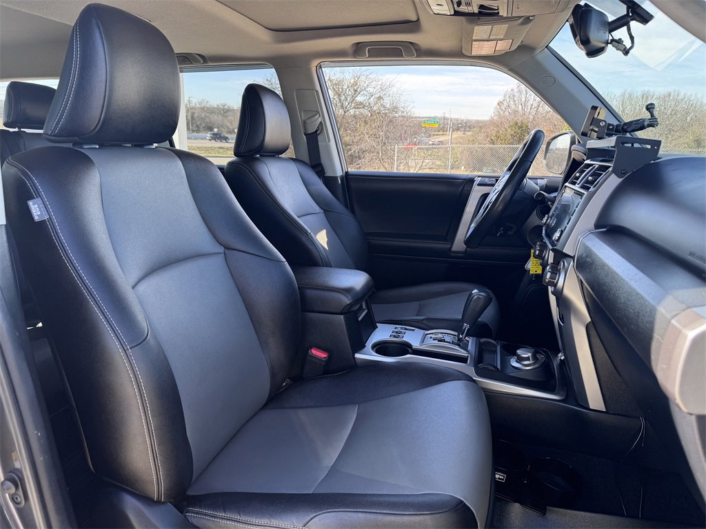 Used 2018 Toyota 4Runner SR5 Premium image 25