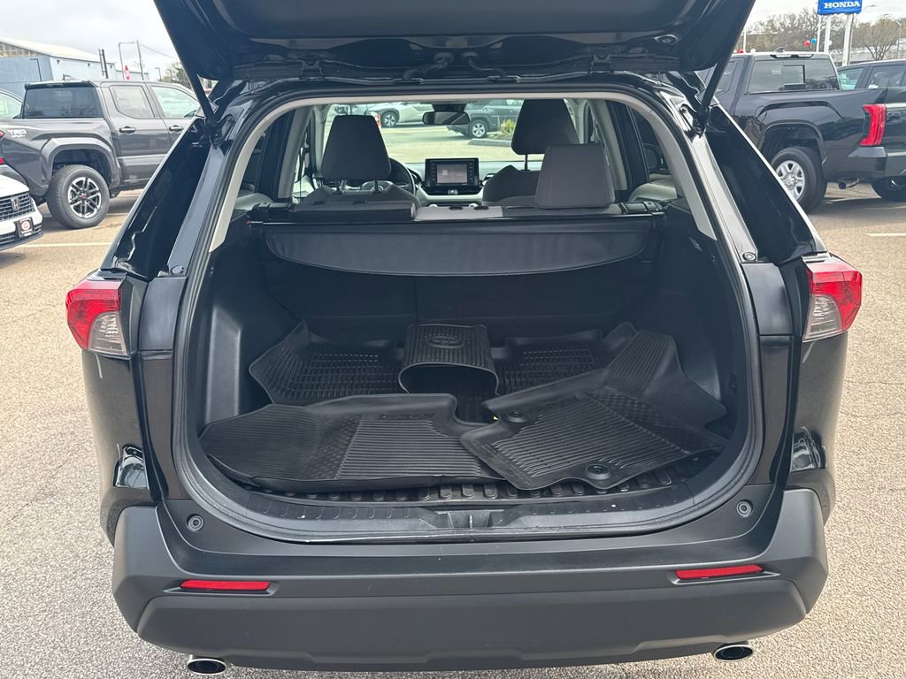 Used 2021 Toyota RAV4 XLE AWD/4WD image 7