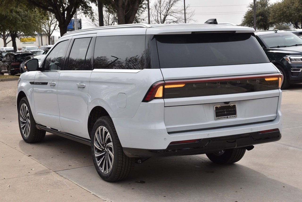 New 2025 Lincoln Navigator L Black Label AWD/4WD image 16