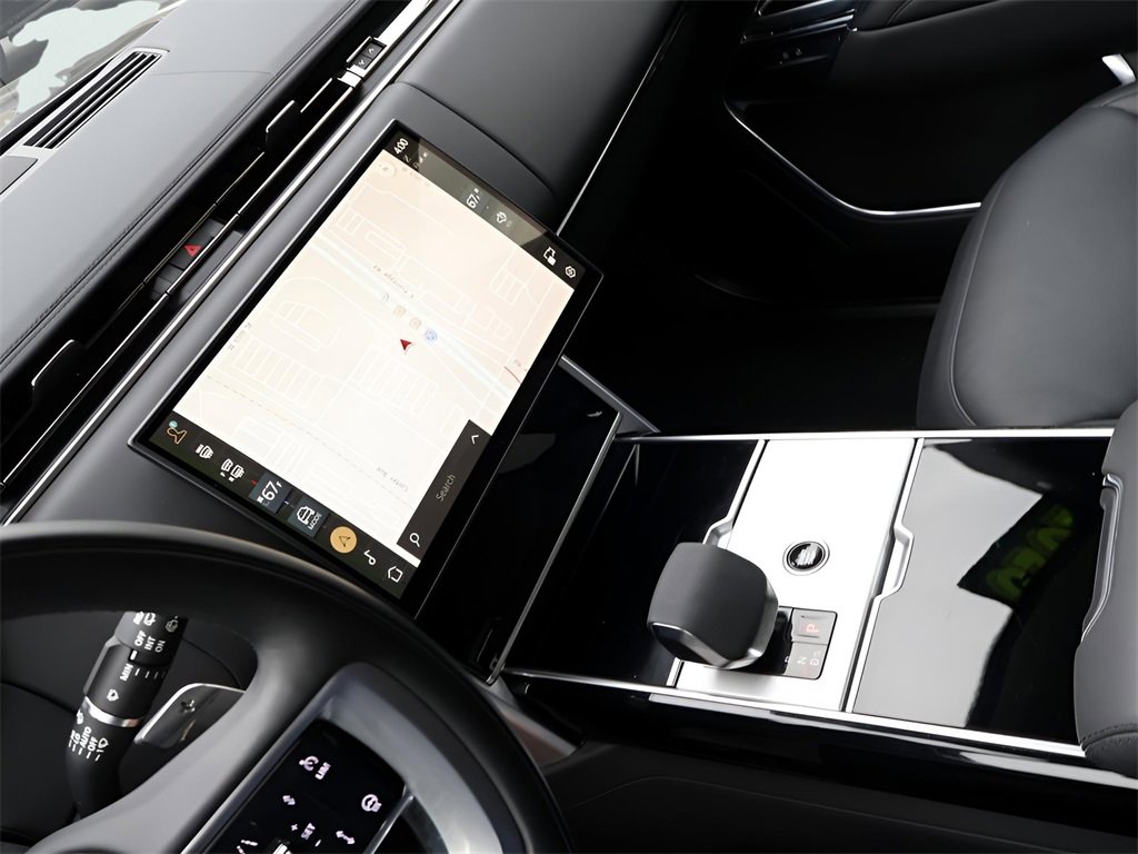 Used 2025 Land Rover Range Rover SE image 19