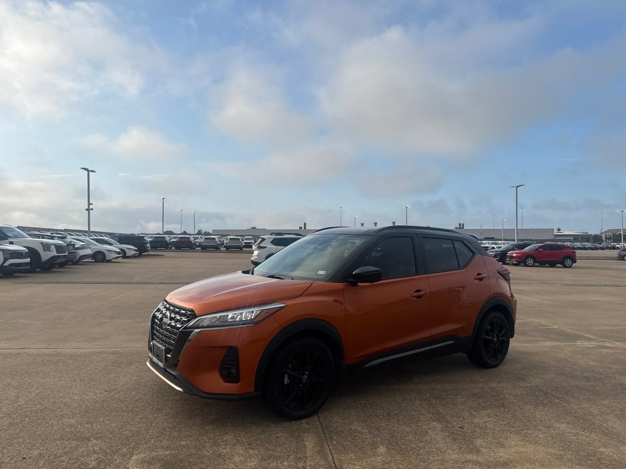 Used 2023 Nissan Kicks SR w/ SR Premium Package FWD image 9