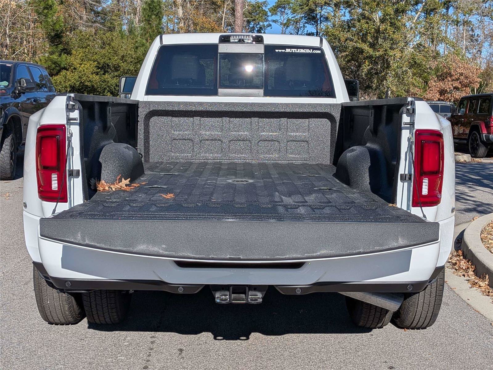 New 2026 RAM 3500 Laramie AWD/4WD image 13
