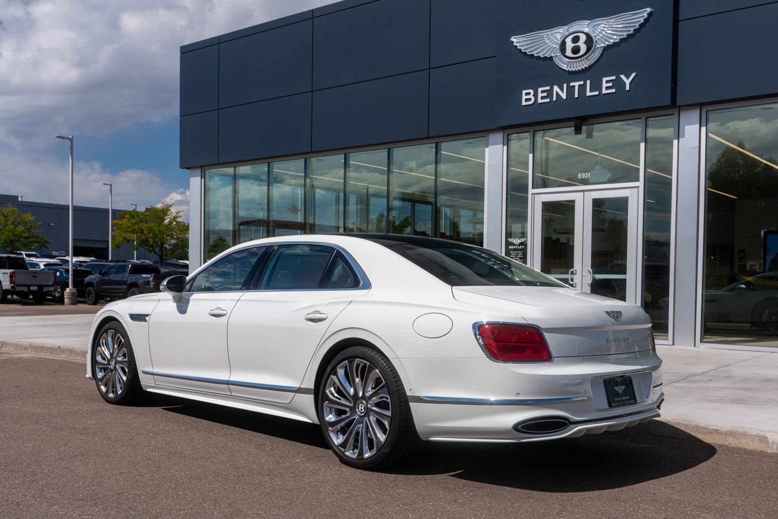 Certified 2025 Bentley Flying Spur Plug-In Hybrid image 11