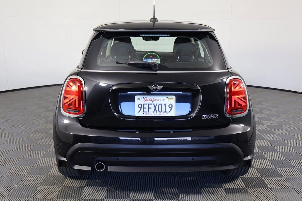Used 2023 MINI Cooper 2-Door Hardtop image 5
