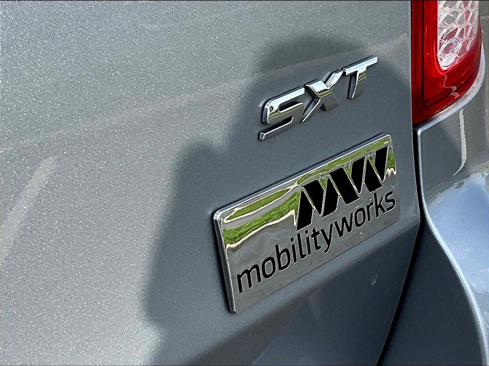 Used 2020 Dodge Grand Caravan SXT FWD image 24