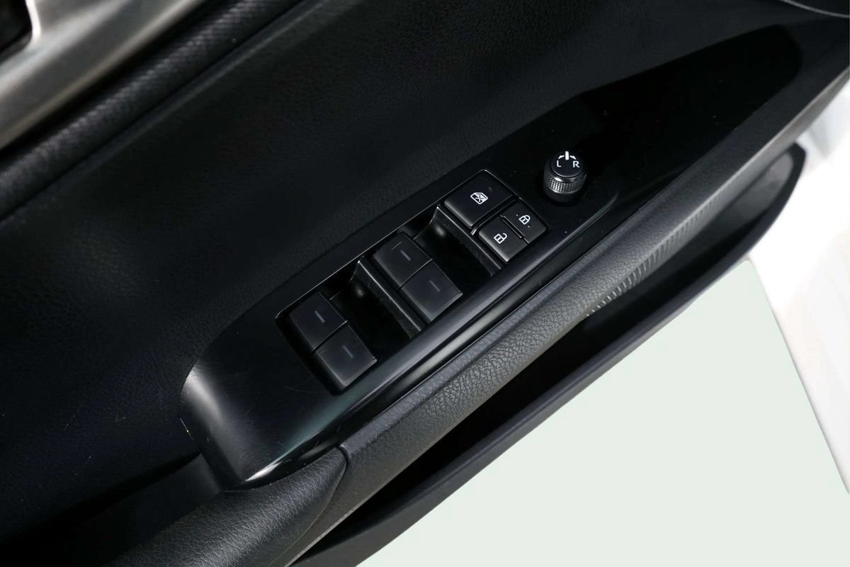 Used 2025 Toyota Camry LE FWD image 14