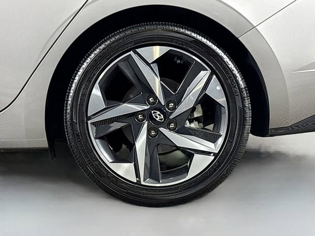 Used 2023 Hyundai Elantra Limited image 32